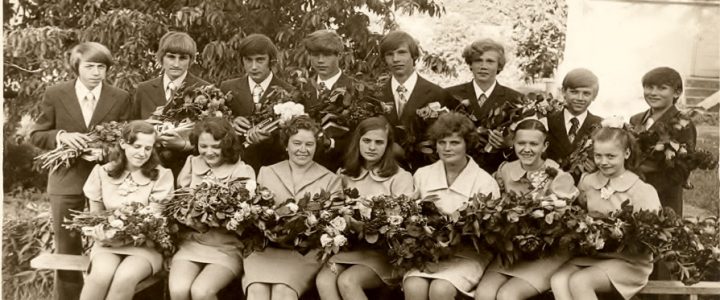 1975. gada absolventi